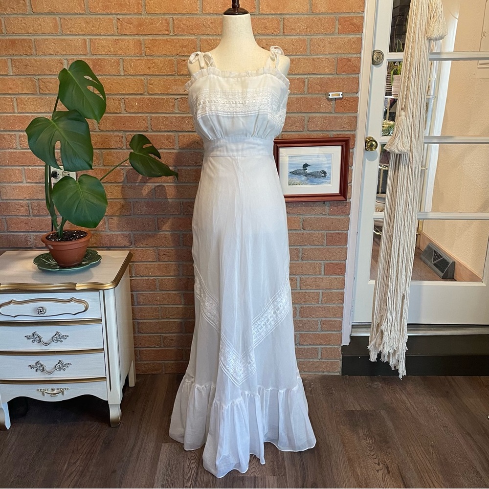 Vintage 70’s White Maxi Dress Embroidery Gunne Sax Romantic Cottagecore Sz XS